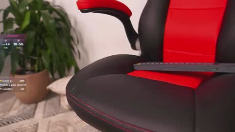 Snapshot of _missamber chatting on December 30, 2024, 10:55 pm Vale online show from December 30, 2024, 10:55 pm