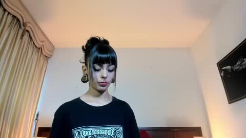 mizuki  online show from February 12, 2025, 6:09 pm