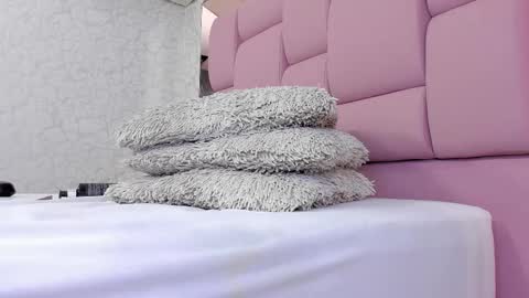 _molly_rosse_ online show from February 12, 2025, 1:37 pm