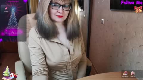 Snapshot of _natali_ chatting on January 15, 2025, 6:43 am MagicWoman online show from January 15, 2025, 6:43 am