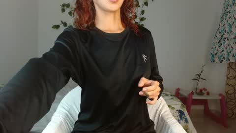 Snapshot of _nayade_ chatting on January 5, 2025, 11:55 pm _nayade_ online show from January 5, 2025, 11:55 pm