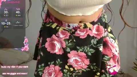 Snapshot of _nayade_ chatting on September 21, 2025, 11:39 pm _nayade_ online show from September 21, 2025, 11:39 pm