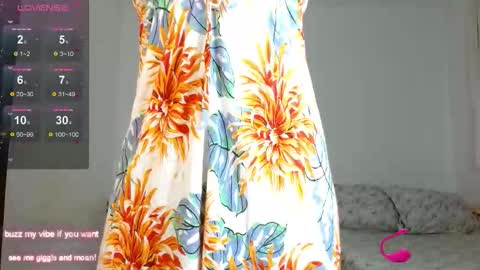 Snapshot of _nayade_ chatting on November 9, 2025, 4:49 pm _nayade_ online show from November 9, 2025, 4:49 pm