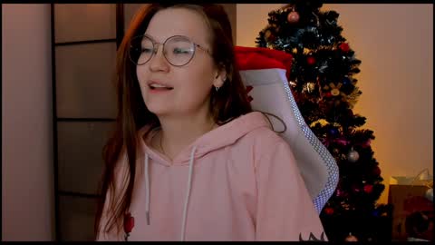 Snapshot of _nemalkovamia chatting on December 22, 2024, 9:33 am Mia with a big heart online show from December 22, 2024, 9:33 am