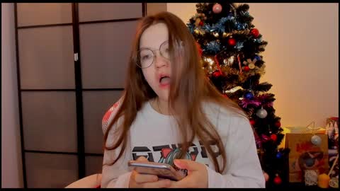 Snapshot of _nemalkovamia chatting on December 31, 2024, 5:11 am Mia with a big heart online show from December 31, 2024, 5:11 am