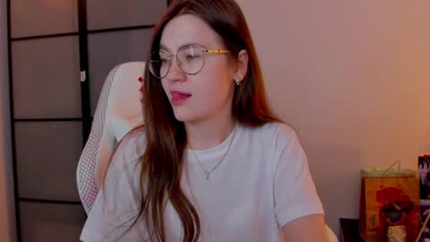 Snapshot of _nemalkovamia chatting on January 18, 2025, 3:31 am Mia with a big heart online show from January 18, 2025, 3:31 am