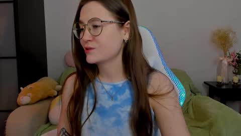 Snapshot of _nemalkovamia chatting on February 24, 2025, 5:11 am Mia with a big heart online show from February 24, 2025, 5:11 am