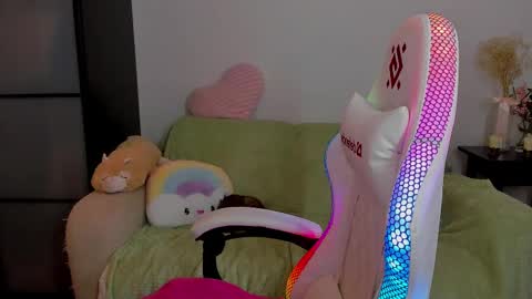 Snapshot of _nemalkovamia chatting on March 1, 2025, 6:57 am Mia with a big heart online show from March 1, 2025, 6:57 am