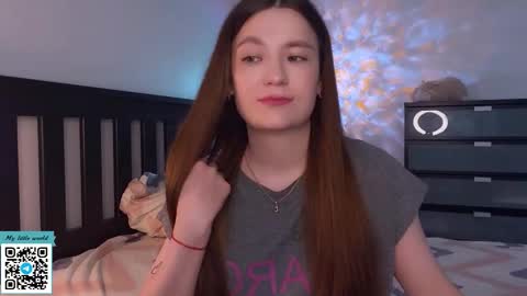 Snapshot of _nemalkovamia chatting on September 10, 2025, 10:37 am Mia with a big heart online show from September 10, 2025, 10:37 am