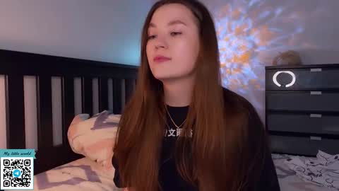 Snapshot of _nemalkovamia chatting on September 11, 2025, 10:48 am Mia with a big heart online show from September 11, 2025, 10:48 am