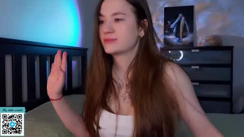 Snapshot of _nemalkovamia chatting on October 2, 2025, 11:39 am Mia with a big heart online show from October 2, 2025, 11:39 am