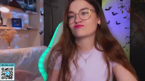 Snapshot of _nemalkovamia chatting on October 26, 2025, 12:27 am Mia with a big heart online show from October 26, 2025, 12:27 am