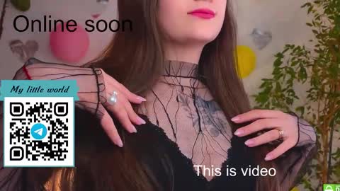 Snapshot of _nemalkovamia chatting on November 18, 2025, 2:17 am Mia with a big heart online show from November 18, 2025, 2:17 am