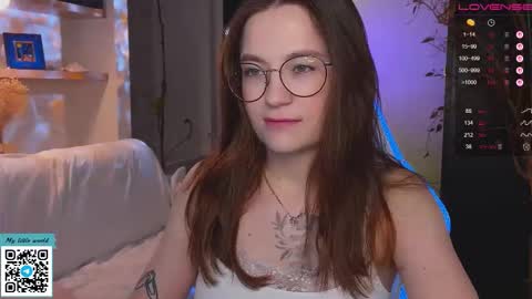 Snapshot of _nemalkovamia chatting on November 27, 2025, 2:57 am Mia with a big heart online show from November 27, 2025, 2:57 am