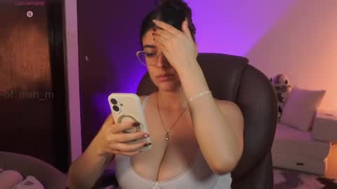 Snapshot of _niah chatting on June 4, 2026, 11:11 pm NiniHelp me by giving my show a thumbs up online show from June 4, 2026, 11:11 pm