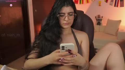 Snapshot of _niah chatting on July 5, 2026, 4:19 am NiniHelp me by giving my show a thumbs up online show from July 5, 2026, 4:19 am