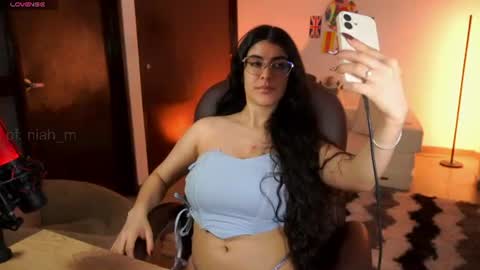 Snapshot of _niah chatting on July 16, 2026, 11:11 pm NiniHelp me by giving my show a thumbs up online show from July 16, 2026, 11:11 pm