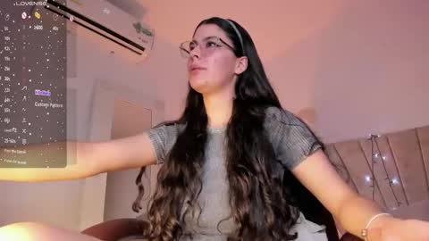 Niah  You can call me Ni or cutie haha online show from December 15, 2024, 8:58 pm