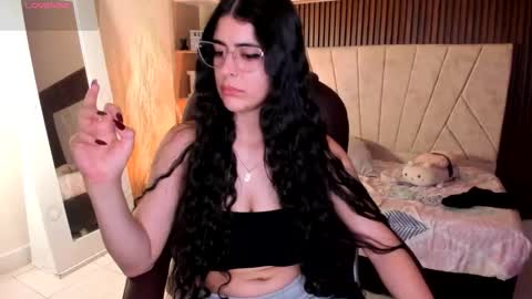 Niah  You can call me Ni or cutie haha online show from November 30, 2025, 8:57 pm