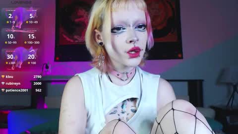 Snapshot of _nicole_meow_ chatting on December 16, 2025, 3:00 am Nicole online show from December 16, 2025, 3:00 am
