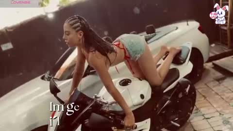 _noahjones online show from October 31, 2025, 11:44 am