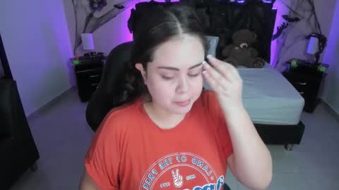 Olivia jones online show from October 18, 2025, 12:06 pm