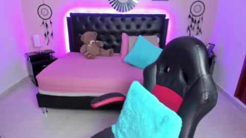 Olivia jones online show from December 2, 2025, 11:59 am