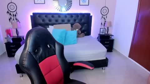 Snapshot of _oliviajoness chatting on April 22, 2026, 12:18 pm Olivia jones online show from April 22, 2026, 12:18 pm