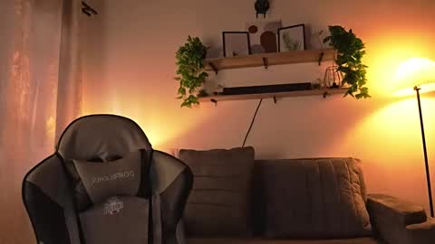 _paulah2 online show from February 24, 2026, 8:29 pm