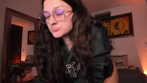 Snapshot of _peach__ chatting on September 23, 2025, 3:53 am violeta ig online show from September 23, 2025, 3:53 am