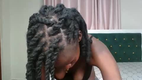 Snapshot of _pretty_savage chatting on April 16, 2026, 9:39 pm savage online show from April 16, 2026, 9:39 pm