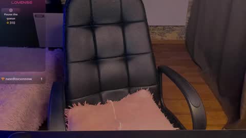 _red__fox__ online show from December 4, 2024, 10:30 pm