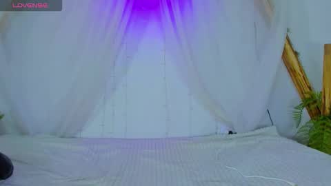 Snapshot of _redmoon chatting on December 1, 2025, 10:04 pm Moon online show from December 1, 2025, 10:04 pm