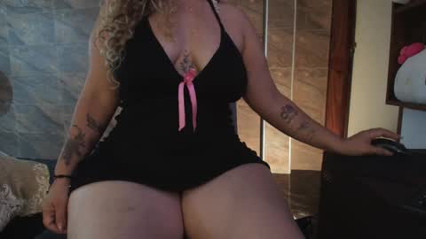 _rose_smith online show from April 7, 2026, 2:23 am