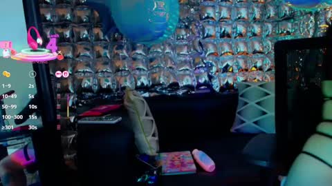 Zacura online show from October 3, 2025, 11:24 pm