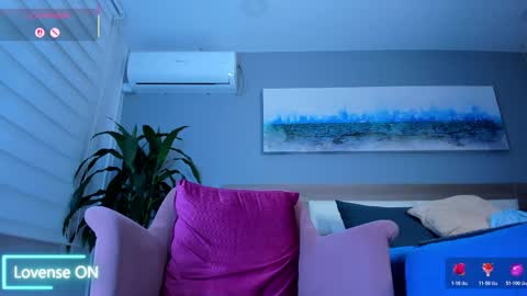 _samantagomez online show from April 15, 2026, 8:09 pm