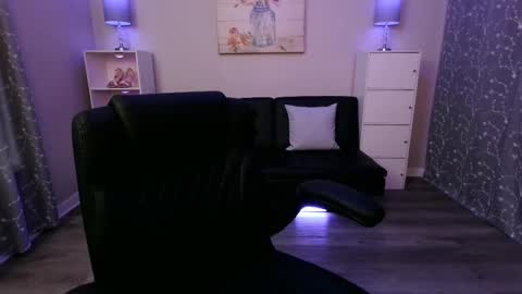 Samantha online show from September 19, 2025, 1:56 pm