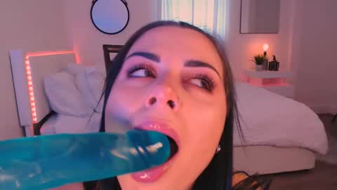 Savazar online show from January 8, 2025, 7:13 pm