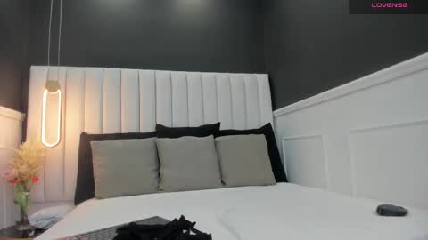 Scarlet Brooks  online show from December 18, 2025, 3:23 am