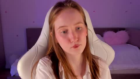 _secretelly_ online show from November 19, 2025, 1:00 pm