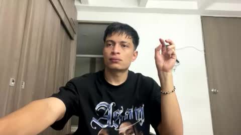 Juan Pablo-independent model online show from May 3, 2026, 4:18 am