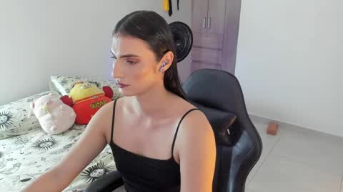 Snapshot of _shantallskinny_ chatting on May 25, 2026, 5:02 am Shantall online show from May 25, 2026, 5:02 am