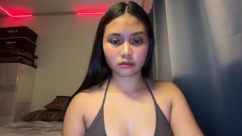 _shinelee online show from April 14, 2026, 6:52 am