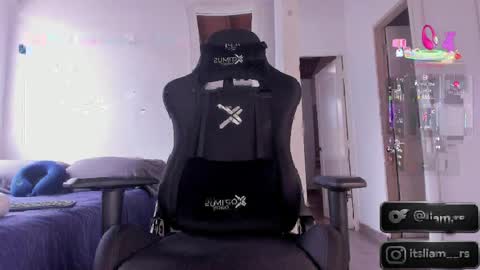 Liam  modelo independiente online show from April 20, 2026, 5:48 pm