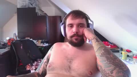 _smiley_bear27 online show from September 30, 2025, 7:02 am