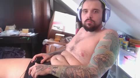 _smiley_bear27 online show from October 15, 2025, 2:01 am