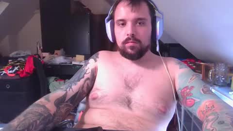 _smiley_bear27 online show from November 12, 2025, 8:48 am