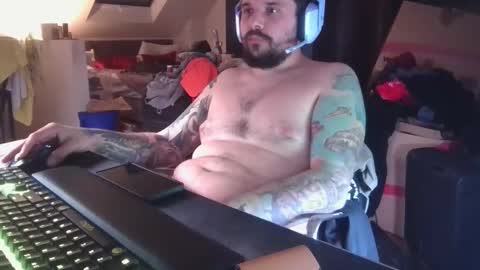 _smiley_bear27 online show from December 3, 2025, 9:29 am