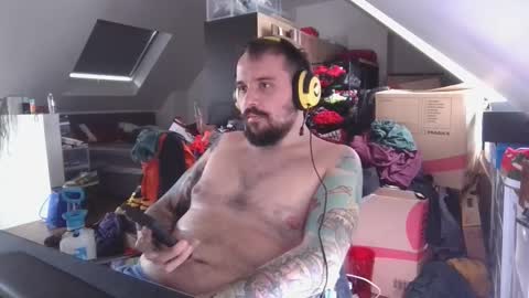 _smiley_bear27 online show from January 15, 2026, 6:51 am