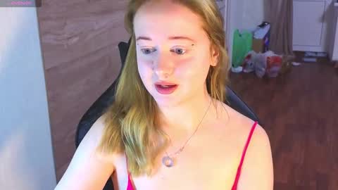 Snapshot of _sofiy_milashka chatting on October 23, 2025, 3:17 am Sofiy online show from October 23, 2025, 3:17 am